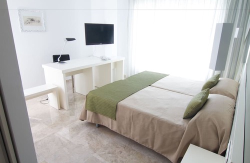 Agua Amarga Hotel | Hotel Senderos