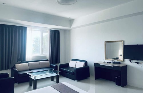Angeles City Hotel | Townhouse Oak Vera Hotel Near Clark International Airport