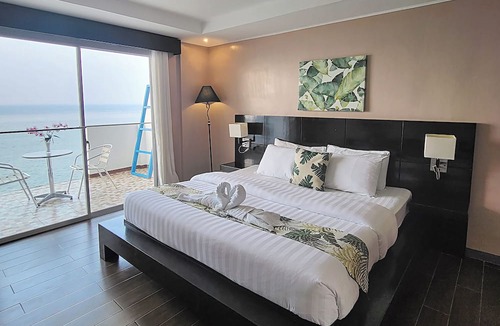 Bolinao Resort | Casa Almarenzo Bed & Breakfast