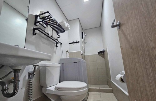Marilao Condo | 5 minutes to SM Marilao! Family-size condo with Smart Tv for Netflix.