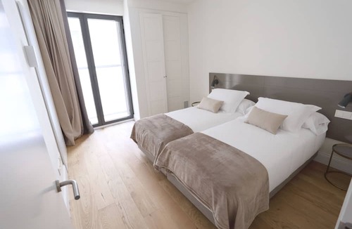 Old Town Apartment | Comfort apartment, warmth in the center of Girona. WIFI & AIR.