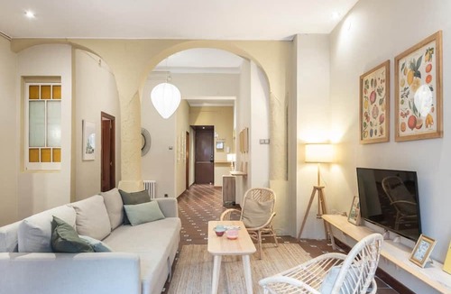 Sant Antoni Apartment | Spacious & sunny Apt w/terrace in the city center