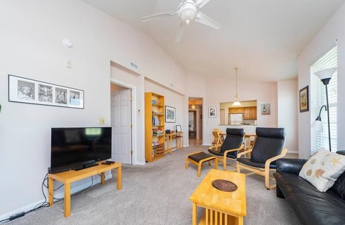 St. Augustine Beach Condo | Great Location ~ Amp ~ Pier Park ~ Beach!