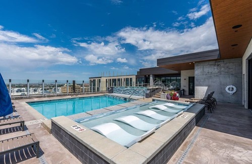 Rio Grande Apartment | Gorgeous Downtown 1BD/1BA - BEST views + Amenities