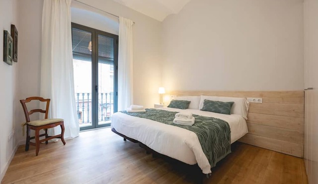 Bravissimo Pont Areny, modern 3-bedroom apartment next to the historic center