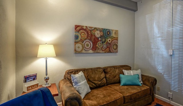 #5: Walk to Old Town Plaza, King & Queen beds, 2 TV's