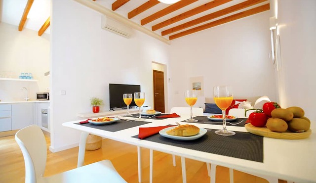 Spacious Apartment in Palma Old Town, Fully Equipped, Wifi, AC, Central , Bright