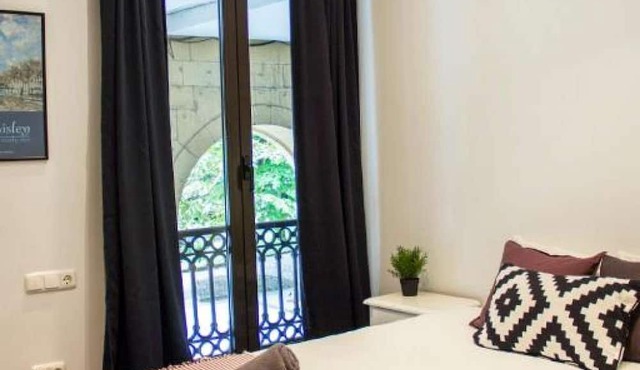 Spacious, Central and Authentic Family Apartment