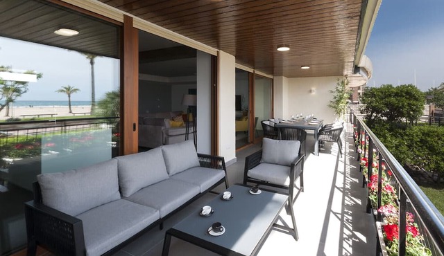 Luxury oceanfront loft with 3 suites rooms with 190m2: High Speed Wifi: 300mbs - only families