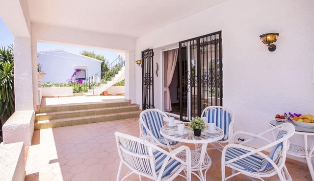 Wonderful private villa for 6 guests with WIFI, private pool, A/C, TV and patio