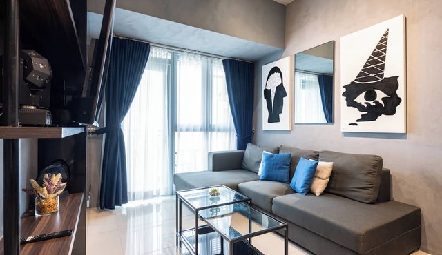 The Executive Slate Suite @ Uptown Parksuites