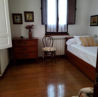Casa El Café II en Nava en el centro de Asturias Villa de la sidra a la falda de Peñamayor