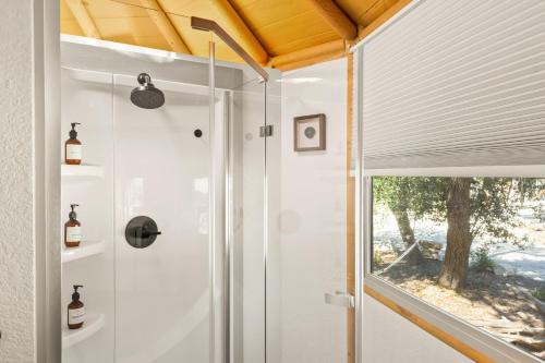 Luna Luxury Yurt-Cabin - Canyon Lake - Hot Tub