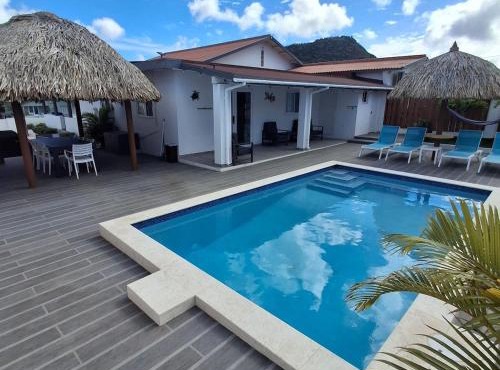Caribbean Breeze- 4 Bedroom- 4 ensuite bathrooms
