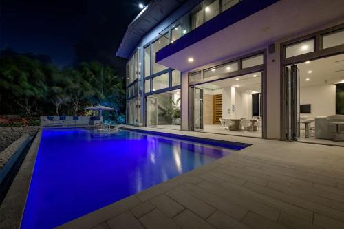 New Aruba Beachfront Estate:gym, beach and pool